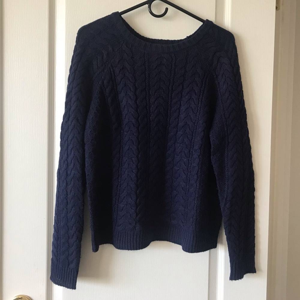 Forever 21 cable knit sweater. Great condition!